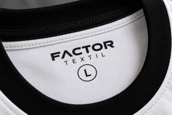 Detalle de la etiqueta interior Factor Textil